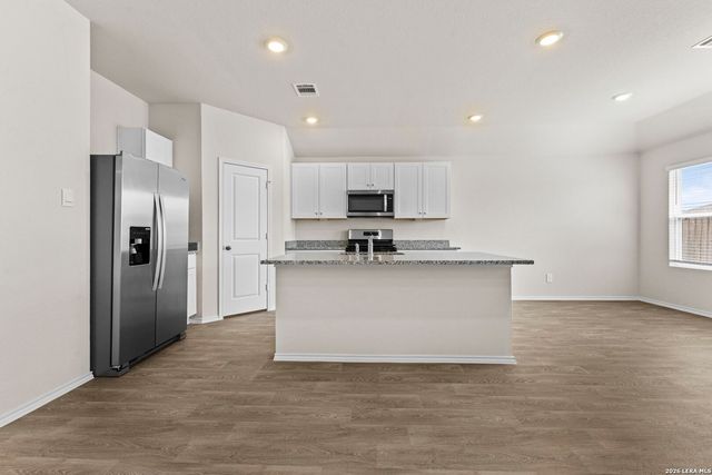 1050 Argonne Forest, Seguin, TX 78155