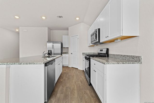 1050 Argonne Forest, Seguin, TX 78155