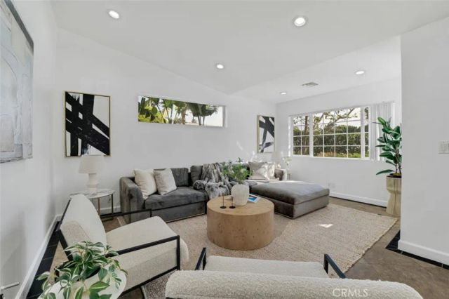 7017 Vicky Avenue, West Hills, CA 91307