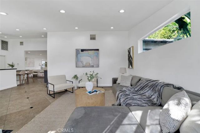 7017 Vicky Avenue, West Hills, CA 91307