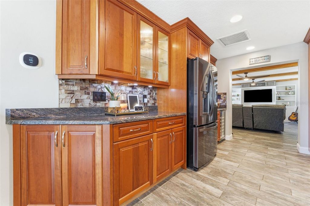 Image 17 of property listing at 3595 FLORAL DRIVE, Largo, FL 33771