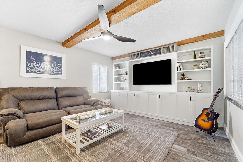 Image 19 of property listing at 3595 FLORAL DRIVE, Largo, FL 33771