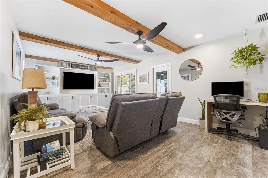 Image 20 of property listing at 3595 FLORAL DRIVE, Largo, FL 33771