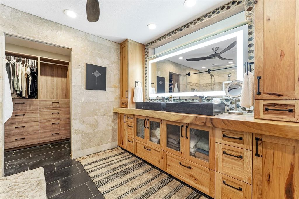 Image 25 of property listing at 3595 FLORAL DRIVE, Largo, FL 33771