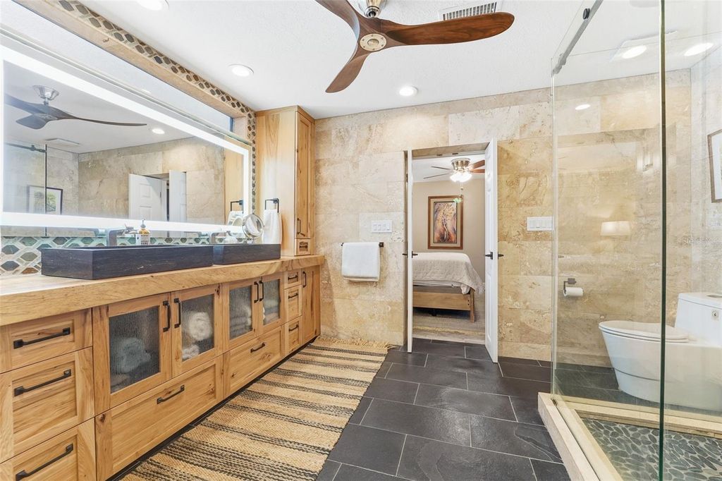 Image 26 of property listing at 3595 FLORAL DRIVE, Largo, FL 33771