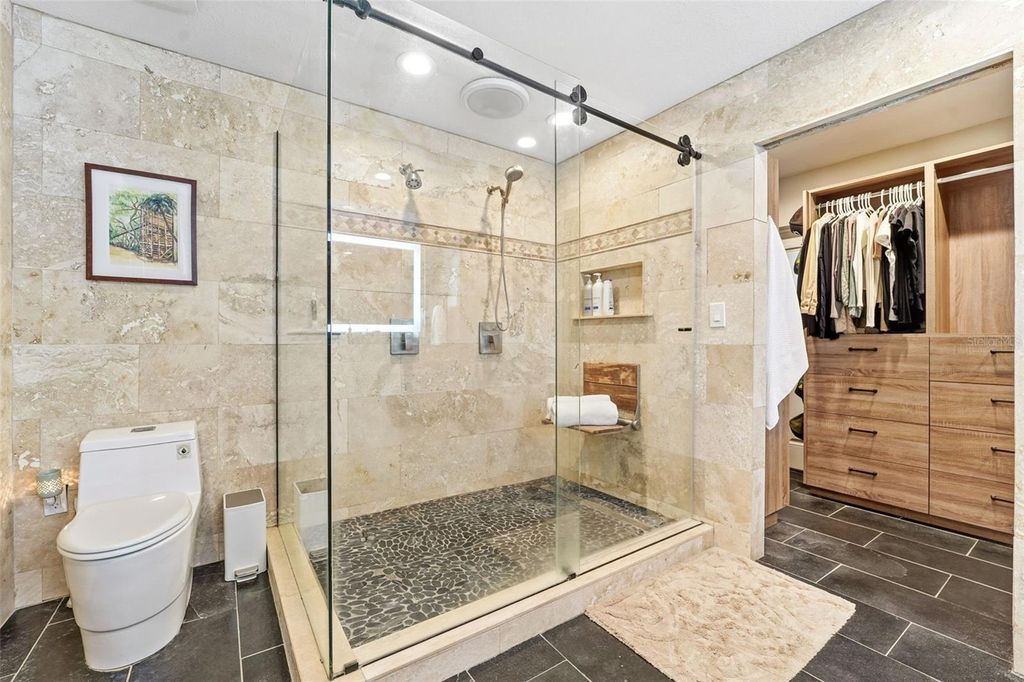 Image 27 of property listing at 3595 FLORAL DRIVE, Largo, FL 33771