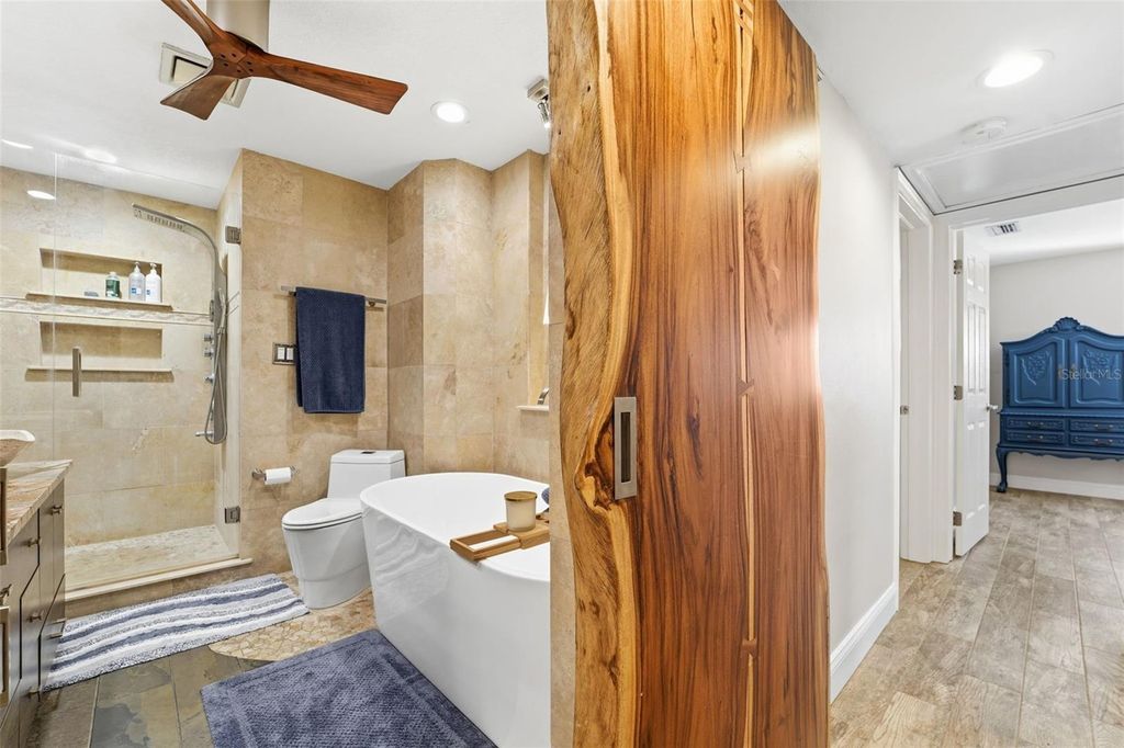 Image 32 of property listing at 3595 FLORAL DRIVE, Largo, FL 33771