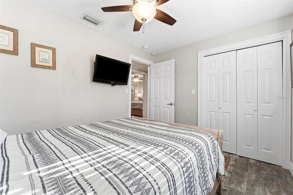 Image 35 of property listing at 3595 FLORAL DRIVE, Largo, FL 33771