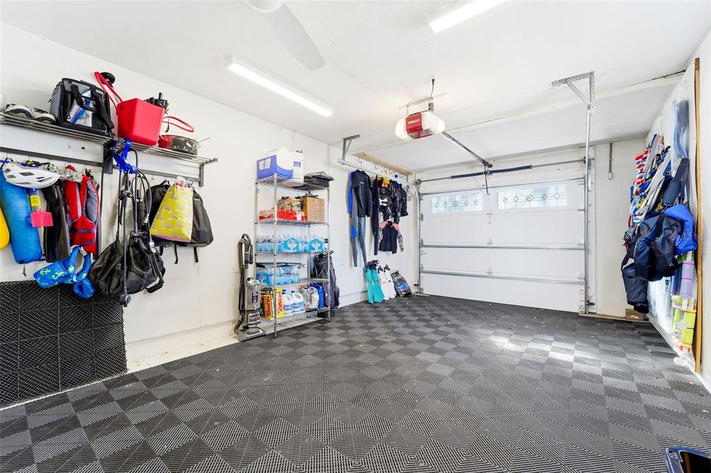 Image 37 of property listing at 3595 FLORAL DRIVE, Largo, FL 33771