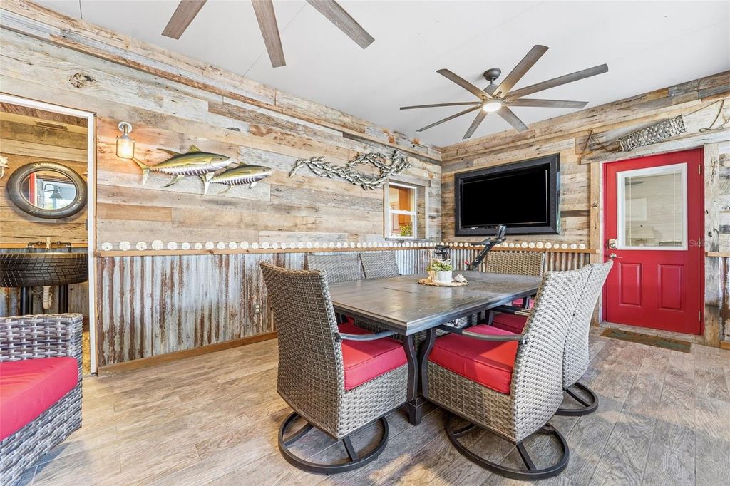 Image 38 of property listing at 3595 FLORAL DRIVE, Largo, FL 33771