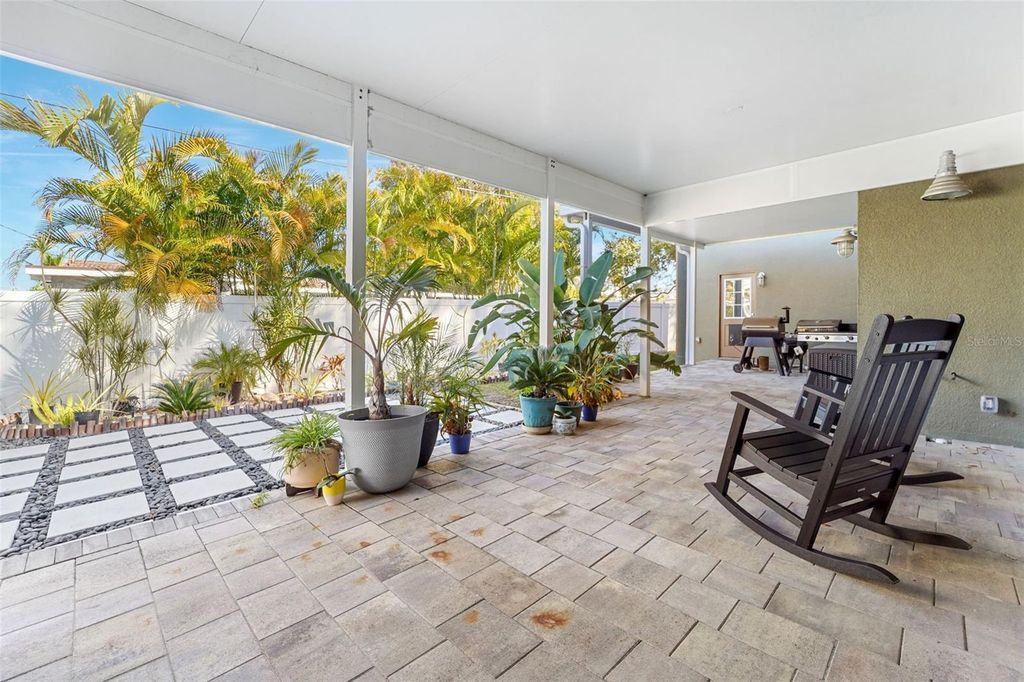 Image 41 of property listing at 3595 FLORAL DRIVE, Largo, FL 33771