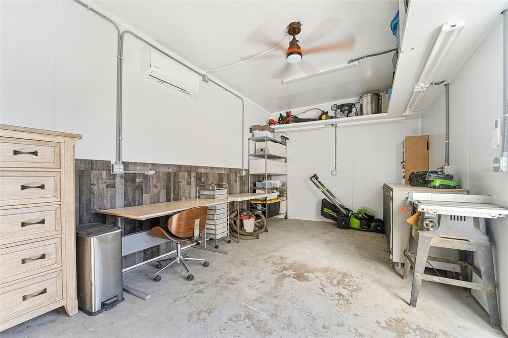 Image 46 of property listing at 3595 FLORAL DRIVE, Largo, FL 33771