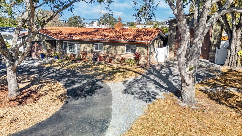 Image 49 of property listing at 3595 FLORAL DRIVE, Largo, FL 33771