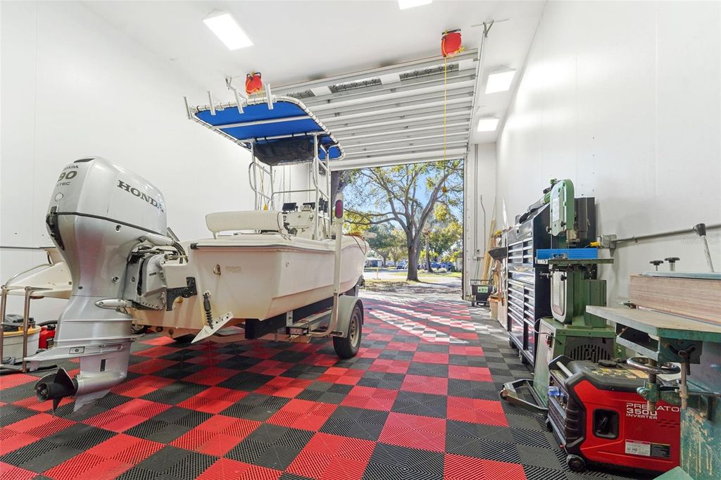 Image 6 of property listing at 3595 FLORAL DRIVE, Largo, FL 33771