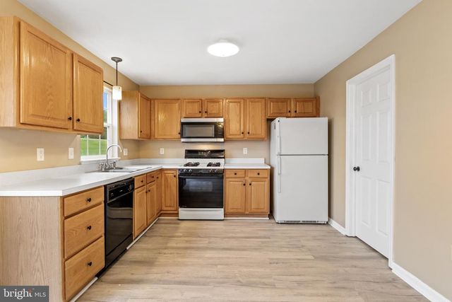 1060 HEARTHRIDGE LN, York, PA 17404