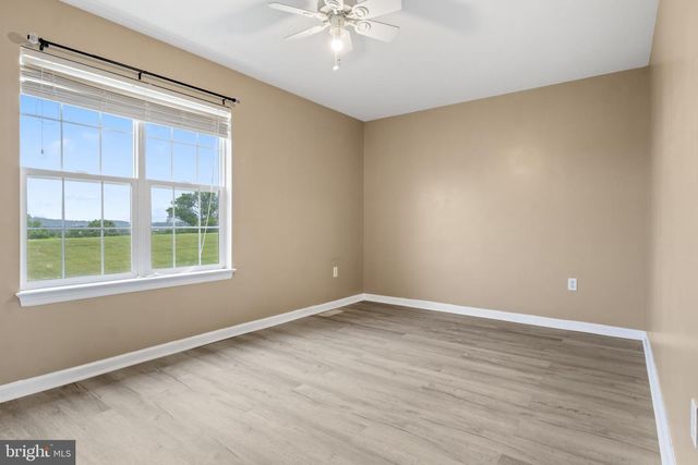 1060 HEARTHRIDGE LN, York, PA 17404