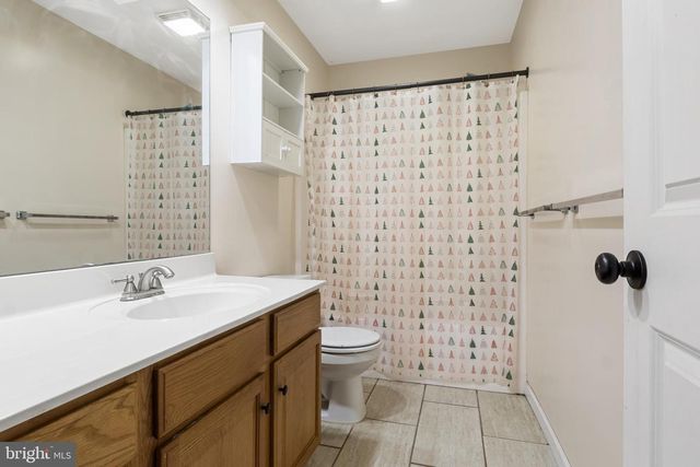 1060 HEARTHRIDGE LN, York, PA 17404