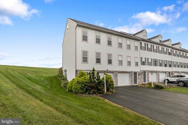 1060 HEARTHRIDGE LN, York, PA 17404