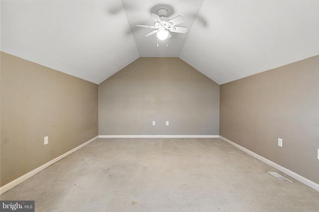 1060 HEARTHRIDGE LN, York, PA 17404