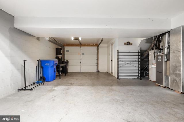1060 HEARTHRIDGE LN, York, PA 17404