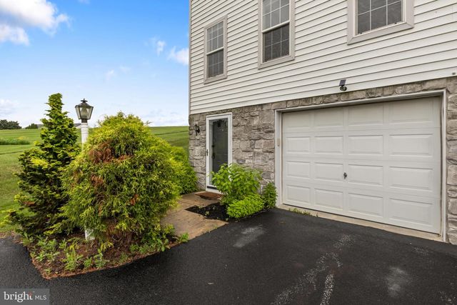 1060 HEARTHRIDGE LN, York, PA 17404