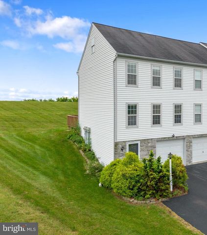 1060 HEARTHRIDGE LN, York, PA 17404