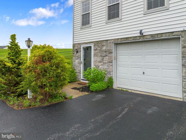 1060 HEARTHRIDGE LN, York, PA 17404