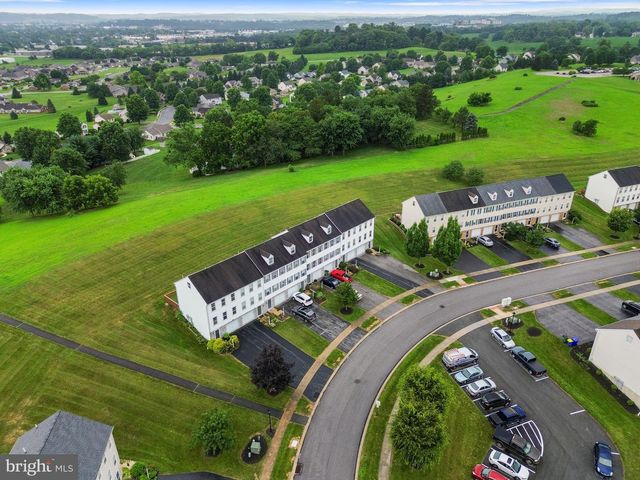 1060 HEARTHRIDGE LN, York, PA 17404