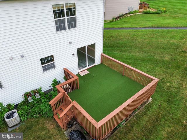 1060 HEARTHRIDGE LN, York, PA 17404