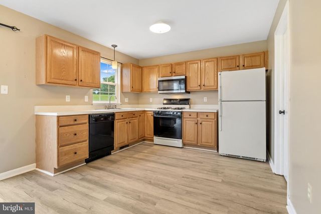 1060 HEARTHRIDGE LN, York, PA 17404