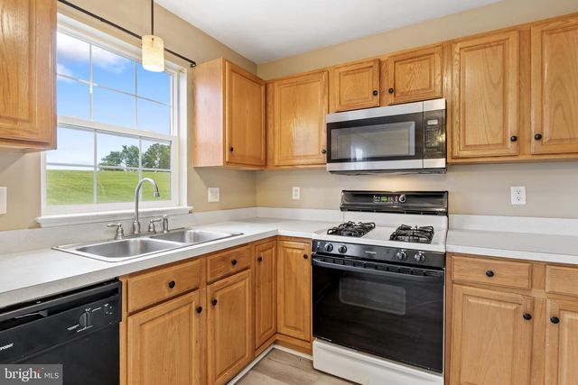 1060 HEARTHRIDGE LN, York, PA 17404