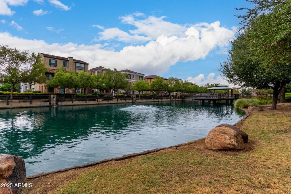 1634 E CANYON CREEK Drive, Gilbert, AZ 85295