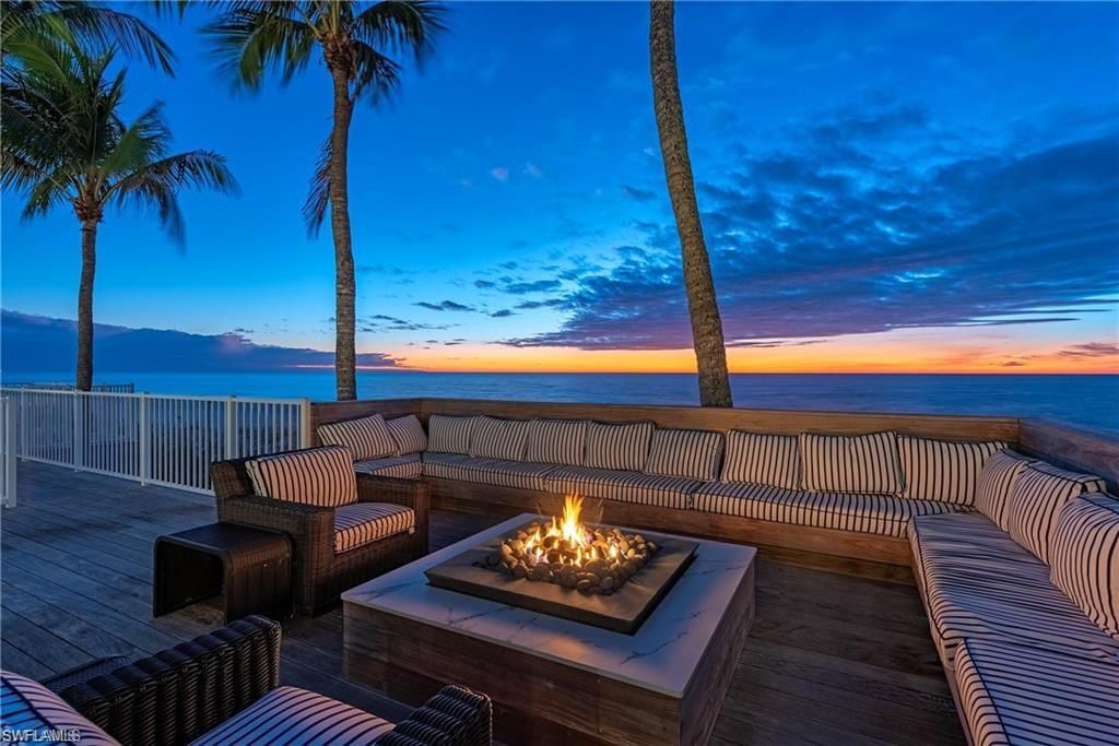 3377 GULF SHORE BLVD N 4D, NAPLES, FL 34103 — exterior