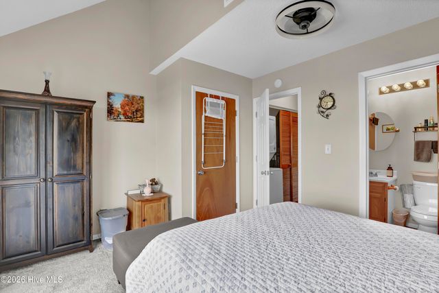 9003-9005 E 9th Street, Surf City, NC 28445