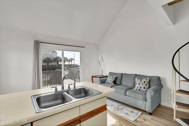 9003-9005 E 9th Street, Surf City, NC 28445