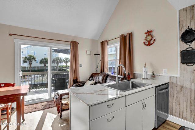 9003-9005 E 9th Street, Surf City, NC 28445
