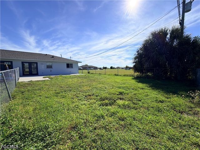 1213 NE 8th ST, Cape Coral, FL 33909