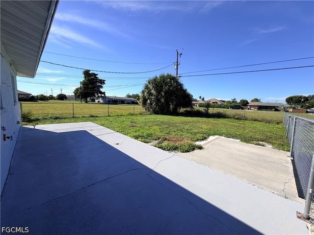 1213 NE 8th ST, Cape Coral, FL 33909