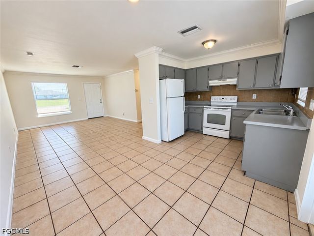 1213 NE 8th ST, Cape Coral, FL 33909