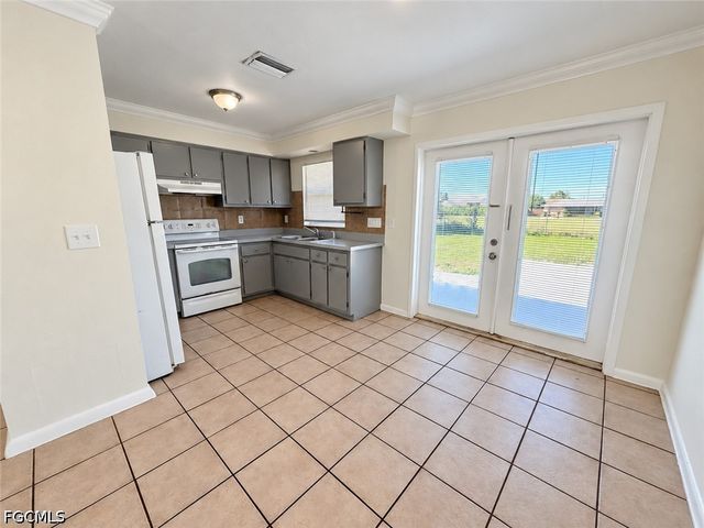 1213 NE 8th ST, Cape Coral, FL 33909