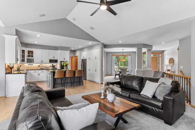 8754 Ridge Ponds Court, Victoria, MN 55386