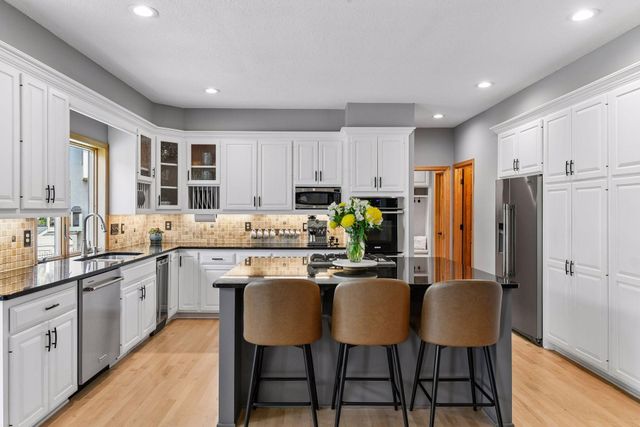 8754 Ridge Ponds Court, Victoria, MN 55386