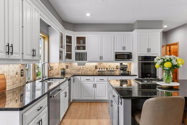 8754 Ridge Ponds Court, Victoria, MN 55386