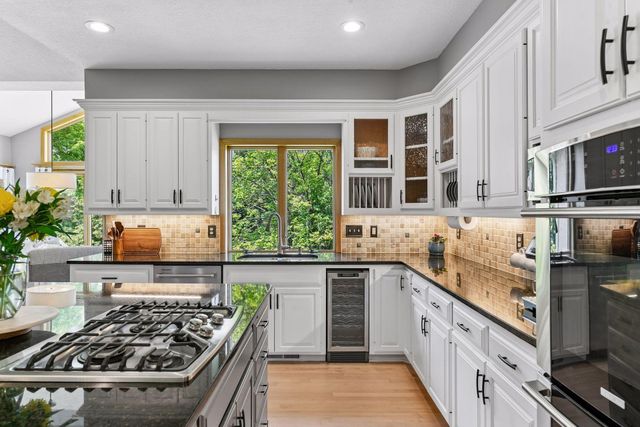 8754 Ridge Ponds Court, Victoria, MN 55386