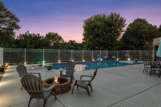 8754 Ridge Ponds Court, Victoria, MN 55386