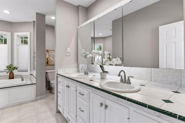 8754 Ridge Ponds Court, Victoria, MN 55386