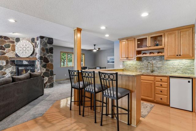 8754 Ridge Ponds Court, Victoria, MN 55386