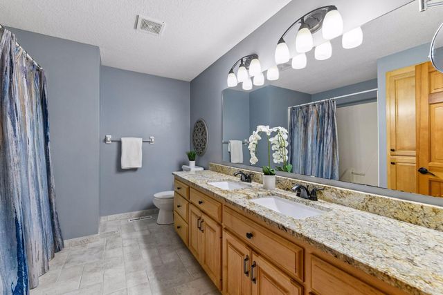 8754 Ridge Ponds Court, Victoria, MN 55386