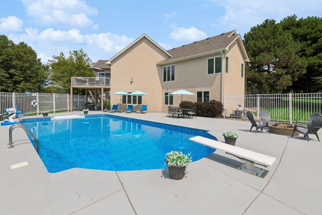 8754 Ridge Ponds Court, Victoria, MN 55386