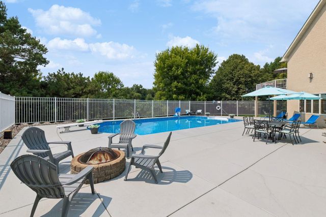8754 Ridge Ponds Court, Victoria, MN 55386